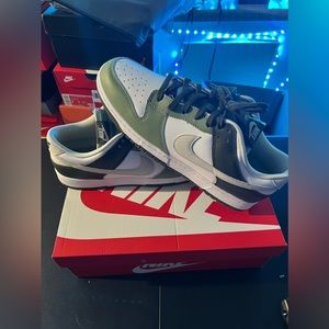 Nike dunk low Sz 13 men